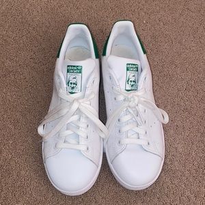 Adidas stan smith athletic shoes. White and touch of green.